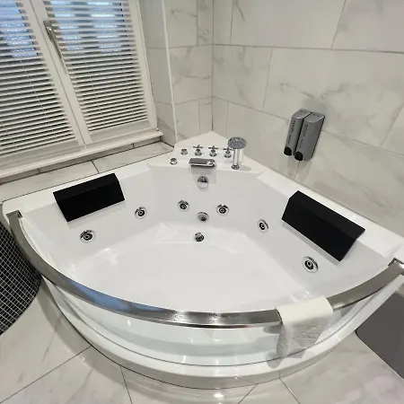 Apartman Night And Jacuzzi Exterieur Balneotherapie Sauna Billard Wifi Nancy